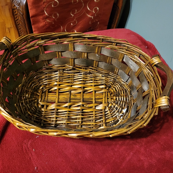 Brown Willow Tapered Oval Basket - Picture 2 of 8